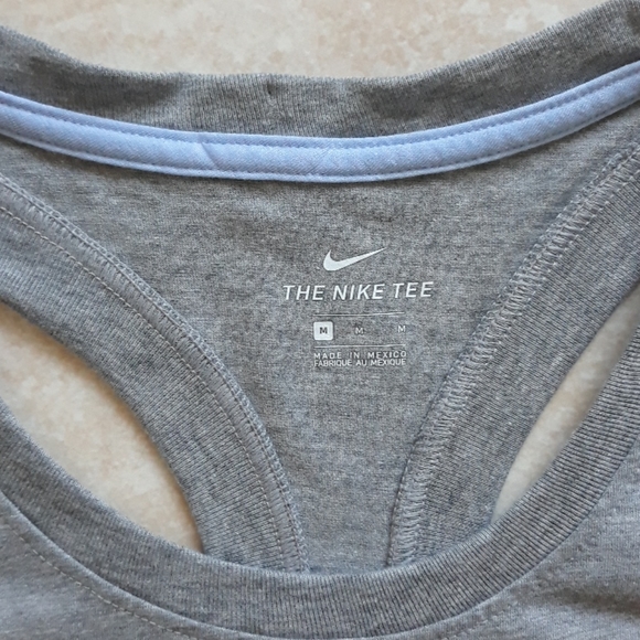Nike ladies tank top - Picture 3 of 8